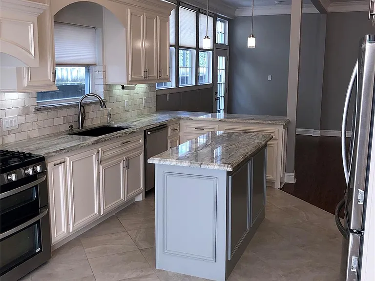 10310 Chevy Chase Dr — Photo 12