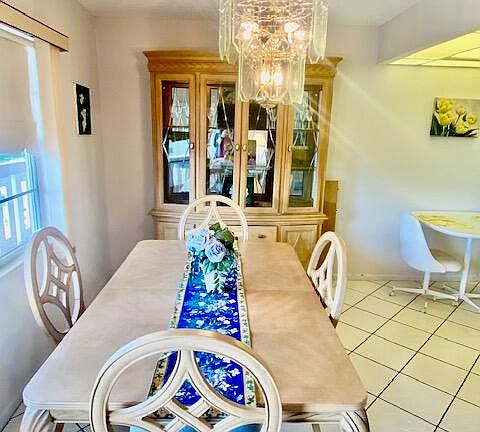 3rd image of 406 Richmond A #406