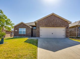 209 Balcones Dr, Fort Worth, TX 76108