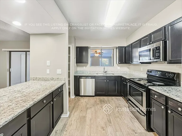 951 Waverly Dr — Photo 8