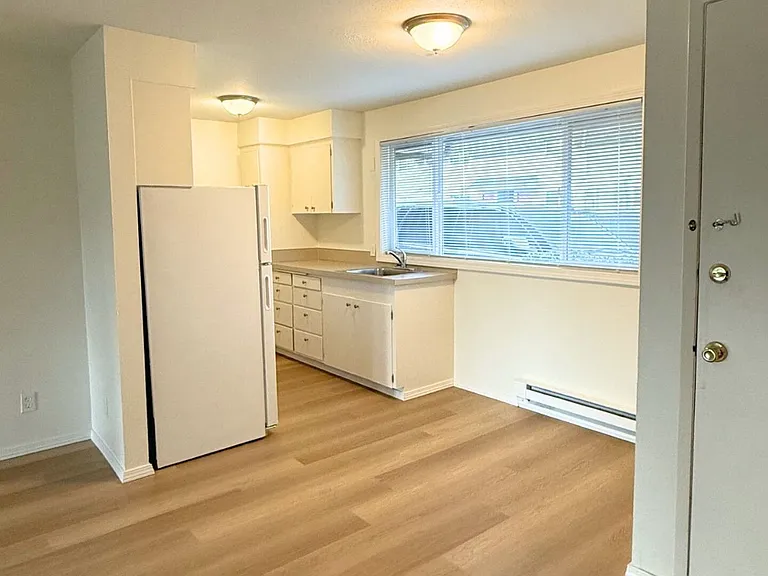 301 Lee St — Photo 2