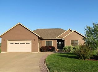 115 W Point Cir, Viroqua, WI 54665