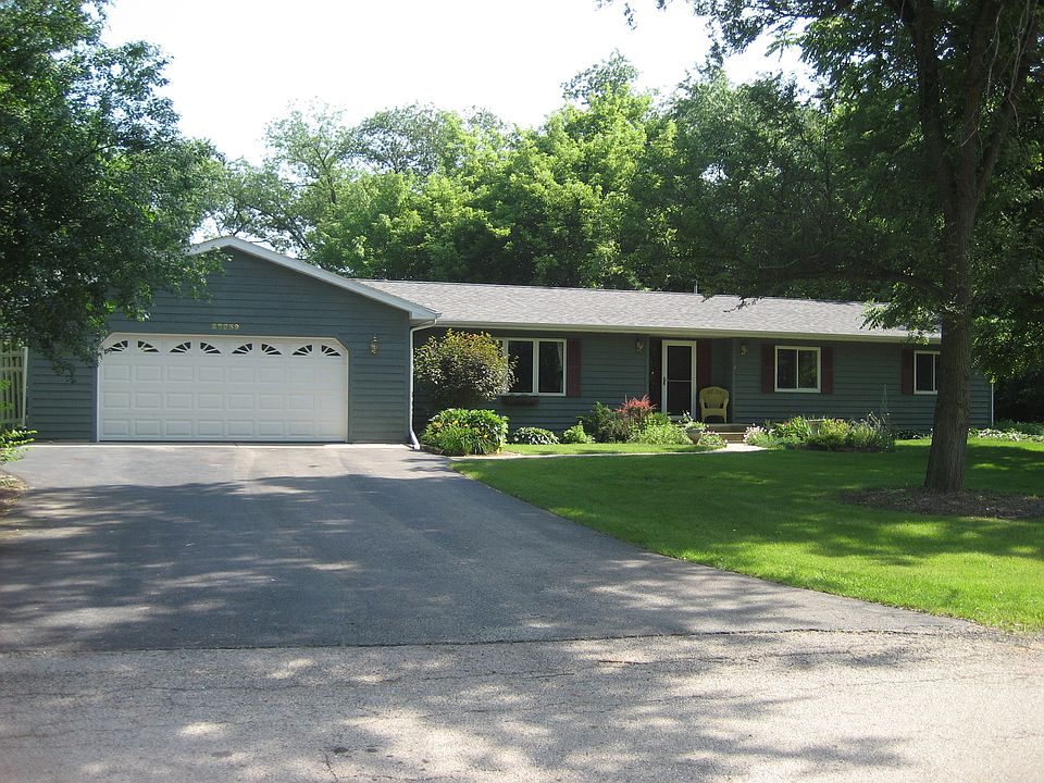 Lovely curb appeal!