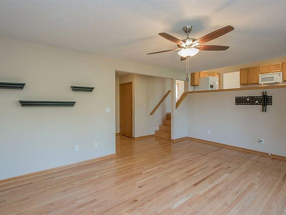 3rd image of 820 Saint Andrews Dr