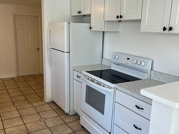 3rd image of 4925 12th Ave S