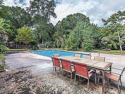 5th image of 10082 Foxrun Cir