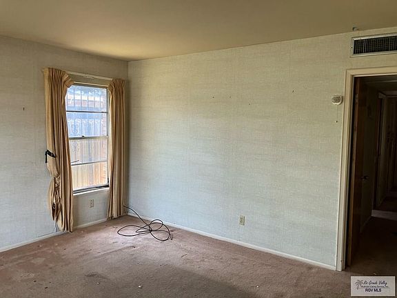 4th image of 1510 E Austin Ave