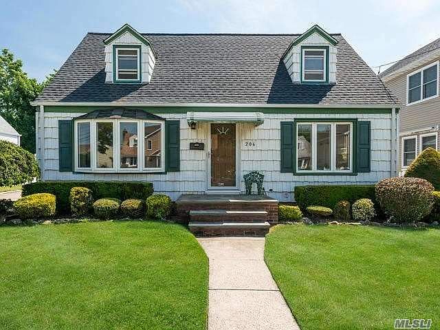 1st image of 206 Royal Ave