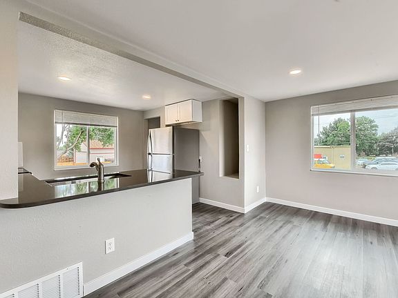 3rd image of 6045 W Byers Pl