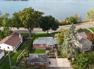 1736 E Shore Dr, Maplewood, MN 55109