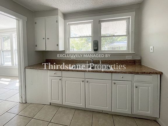 3rd image of 1019 Glencarin St