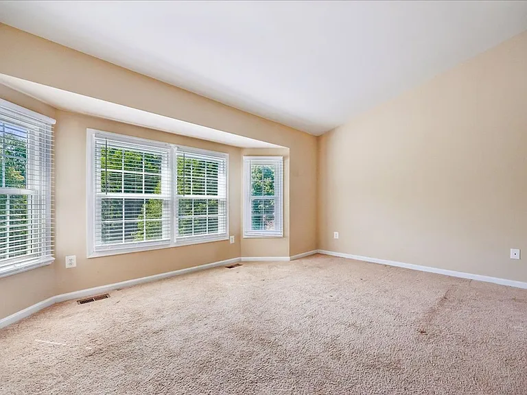 6630 Commodore Ct — Photo 14