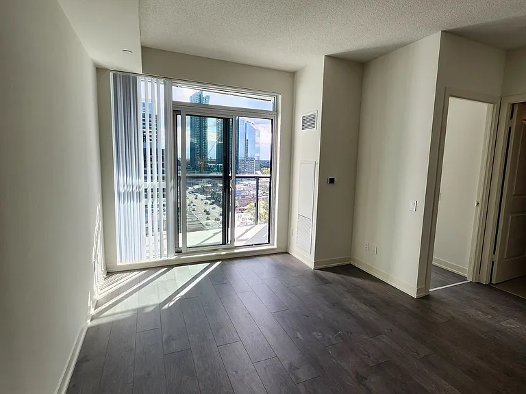 4955 Yonge St #1007 — Photo 4
