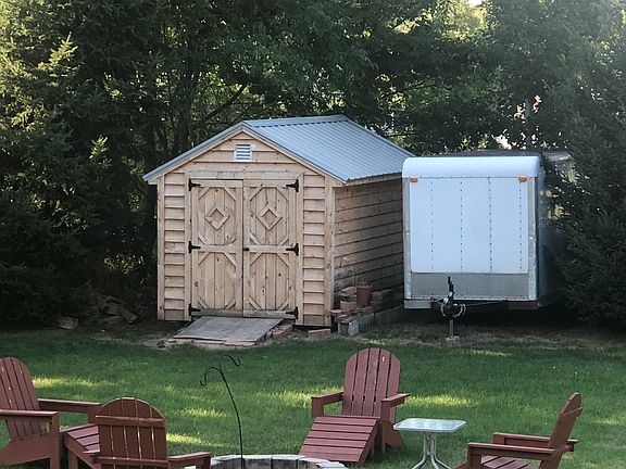 Storage,f pit, chairs stay