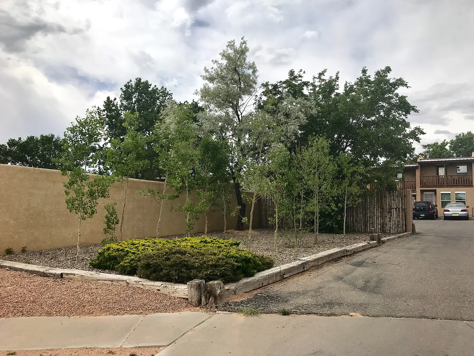 3 bed, 1.5 bath, 1107 sqft, $2,100 — Photo 2
