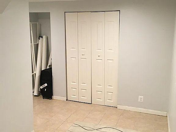 5th image of 901 N 20th St APT 1