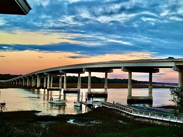 70 Helmsman Way, Hilton Head Island, SC 29928