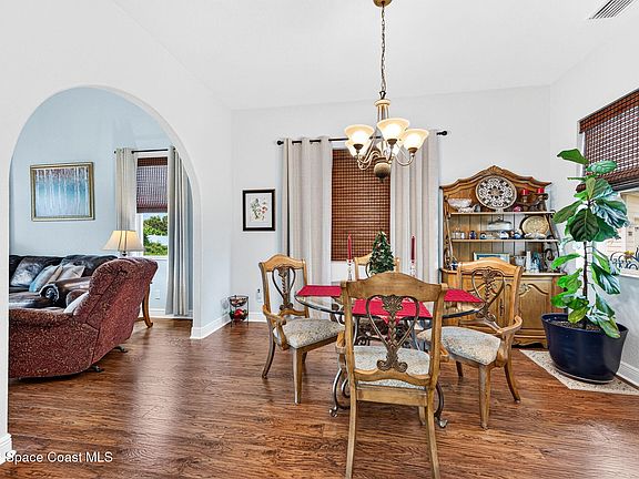 5th image of 1014 Eleuthera Dr NE