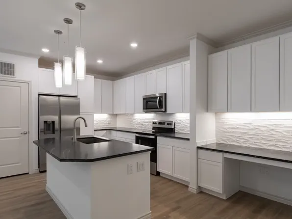 Oak Ridge Plaza, 26302 Oak Ridge Dr #04e946268, Spring, TX 77380