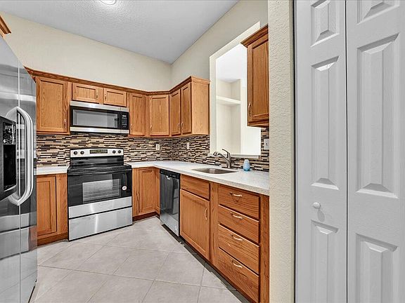 5th image of 8308 Lagos De Campo Boulevard