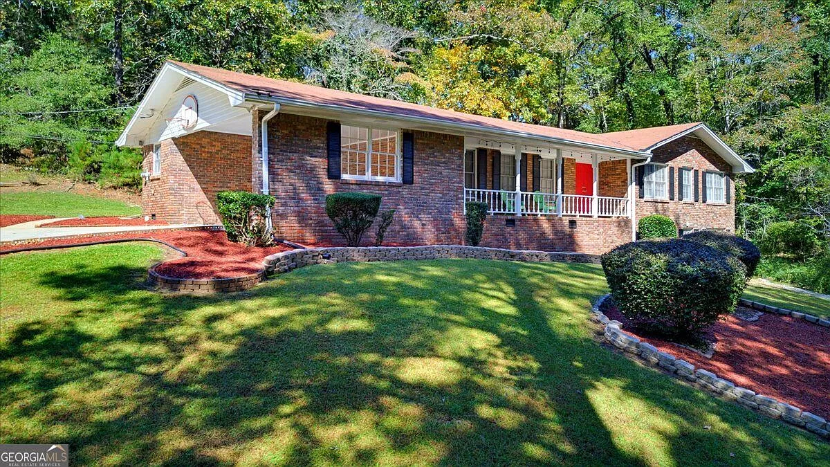 6 bed, 4.0 bath, 3640 sqft, $2,550 — Photo 2