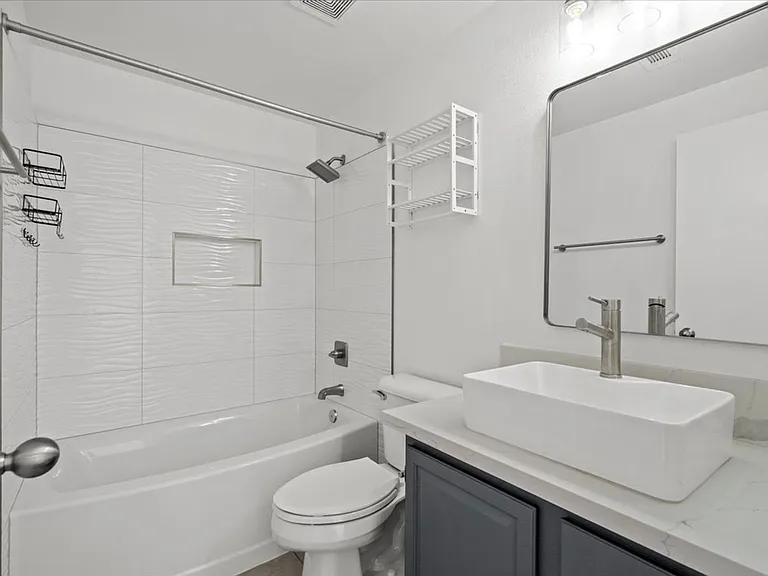 8137 Dartmoor Ave — Photo 17