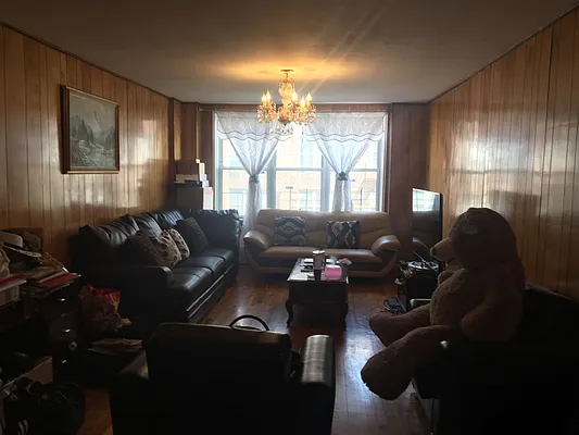 Sold by Yustas Real Estate Services | media 11