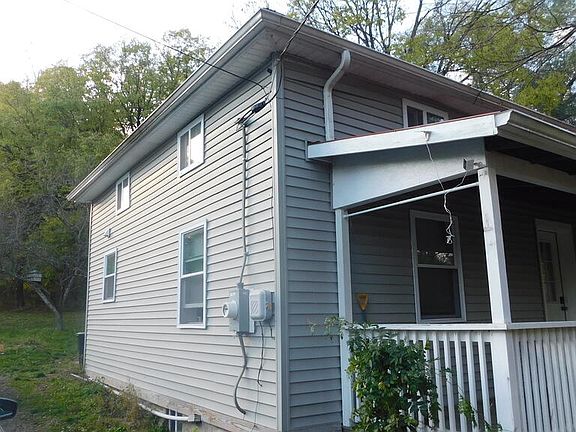 3rd image of 17 S Oak Hill Rd