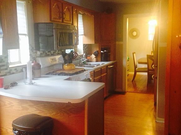 4th image of 411 W Hudson Ave