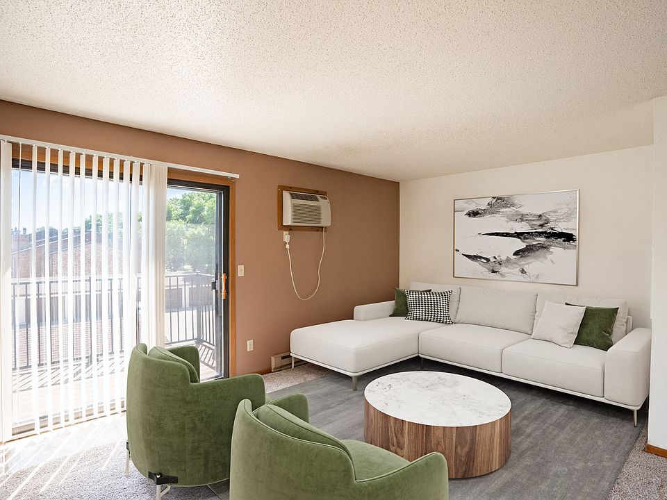 Fargo, ND Hunters Run 2 Apartments | Living