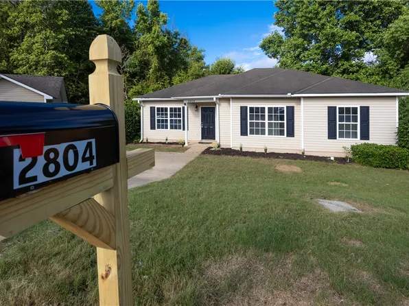 2804 Southview Ct, Opelika, AL 36804