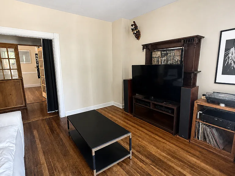 30 Mansfield St #1E — Photo 2