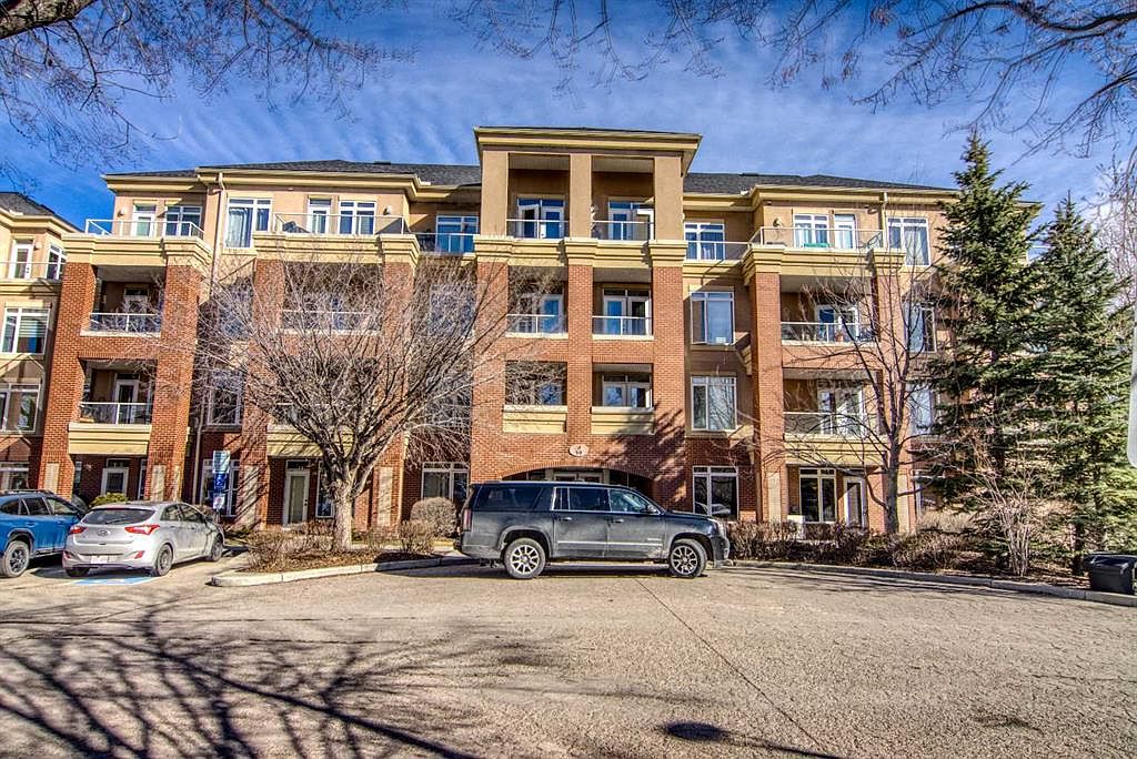 10 S Hemlock Cres SW #208