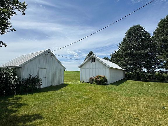 3rd image of 272 Wren Ave