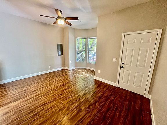4th image of 3925 N Albina Ave