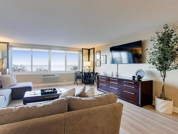 4th image of 1440 N Lake Shore Dr APT 5E