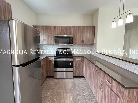 4th image of 1706 Powell St #1