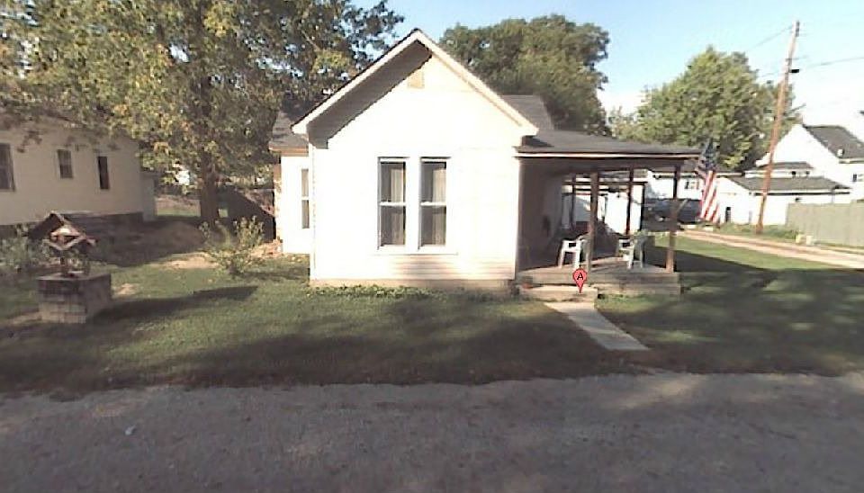 2nd image of 214 W Leonard St