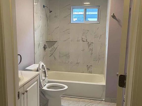 5th image of 107 Arnold St #1