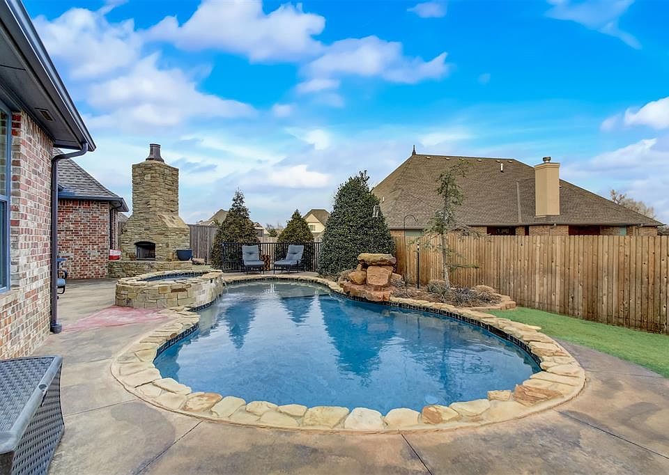 1st image of 2120 Waterford Ln