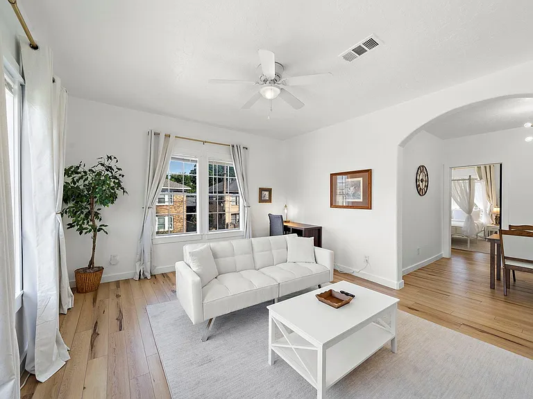 3901 Dallas St #D — Photo 5