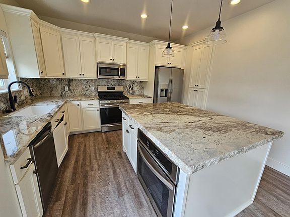 3rd image of 1041 Daybreak Ln