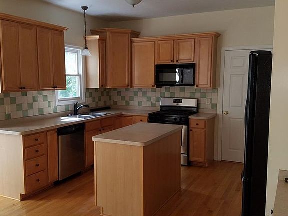 4th image of 16283 Falmouth Dr