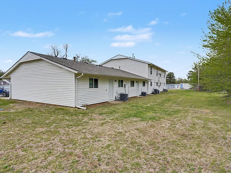 15351 W Highway 66 Hwy #E — Photo 25