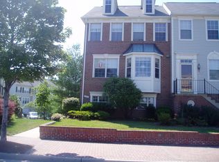 45064 University Dr, Ashburn, VA 20147
