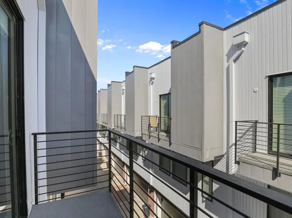 CoOp at Bishop, 410 W 9th St #205, Dallas, TX 75208