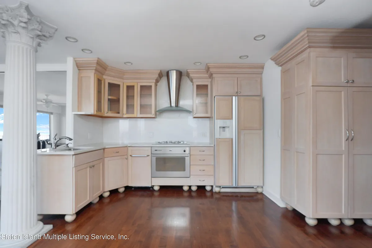 Building Photo - 31 Hylan Blvd #9A