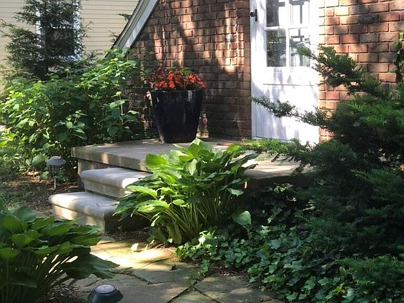 3rd image of 401 Glenwood St