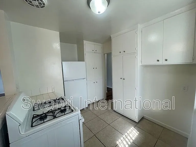 1303 W 107th St — Photo 13
