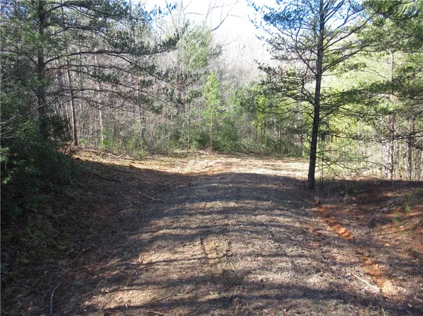 142 Stone Valley Cir, Pickens, SC 29671